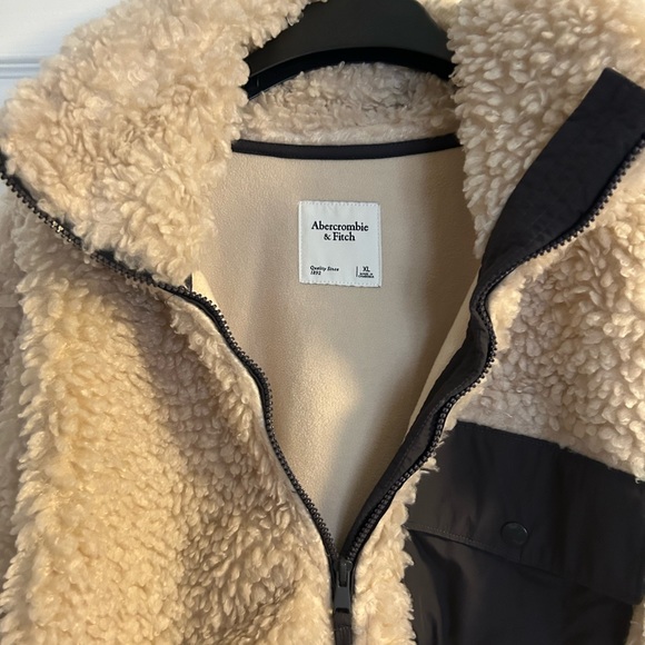Abercrombie teddy bear coat. Size xl - Picture 5 of 6